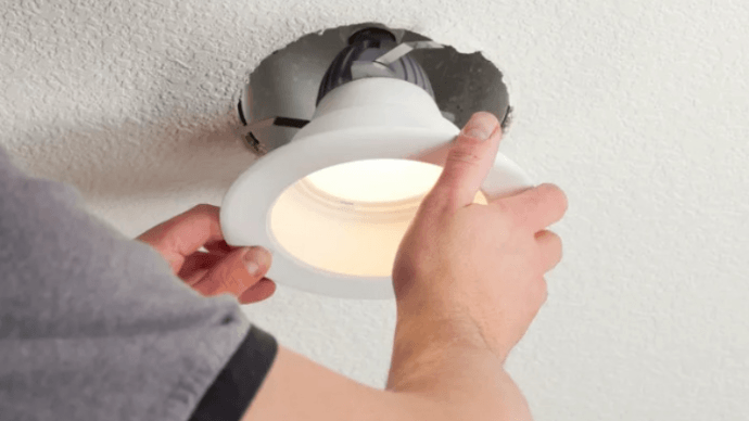 Как отремонтировать встроенные светильники, если они начали выпадать